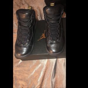 All black Jordan NYC 10s
